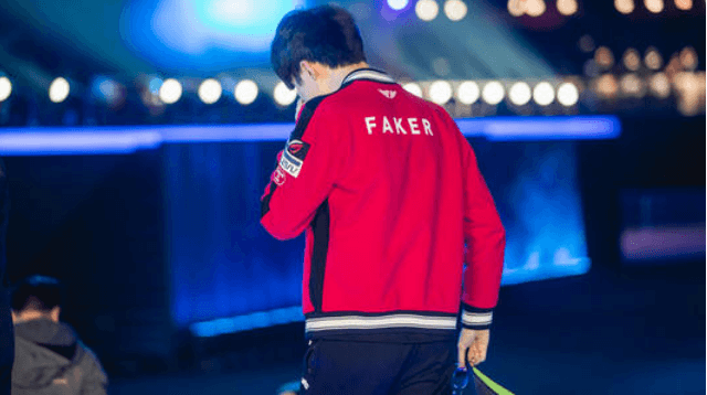 T1惨遭横扫无缘世界赛，Faker赛后表情让人心酸