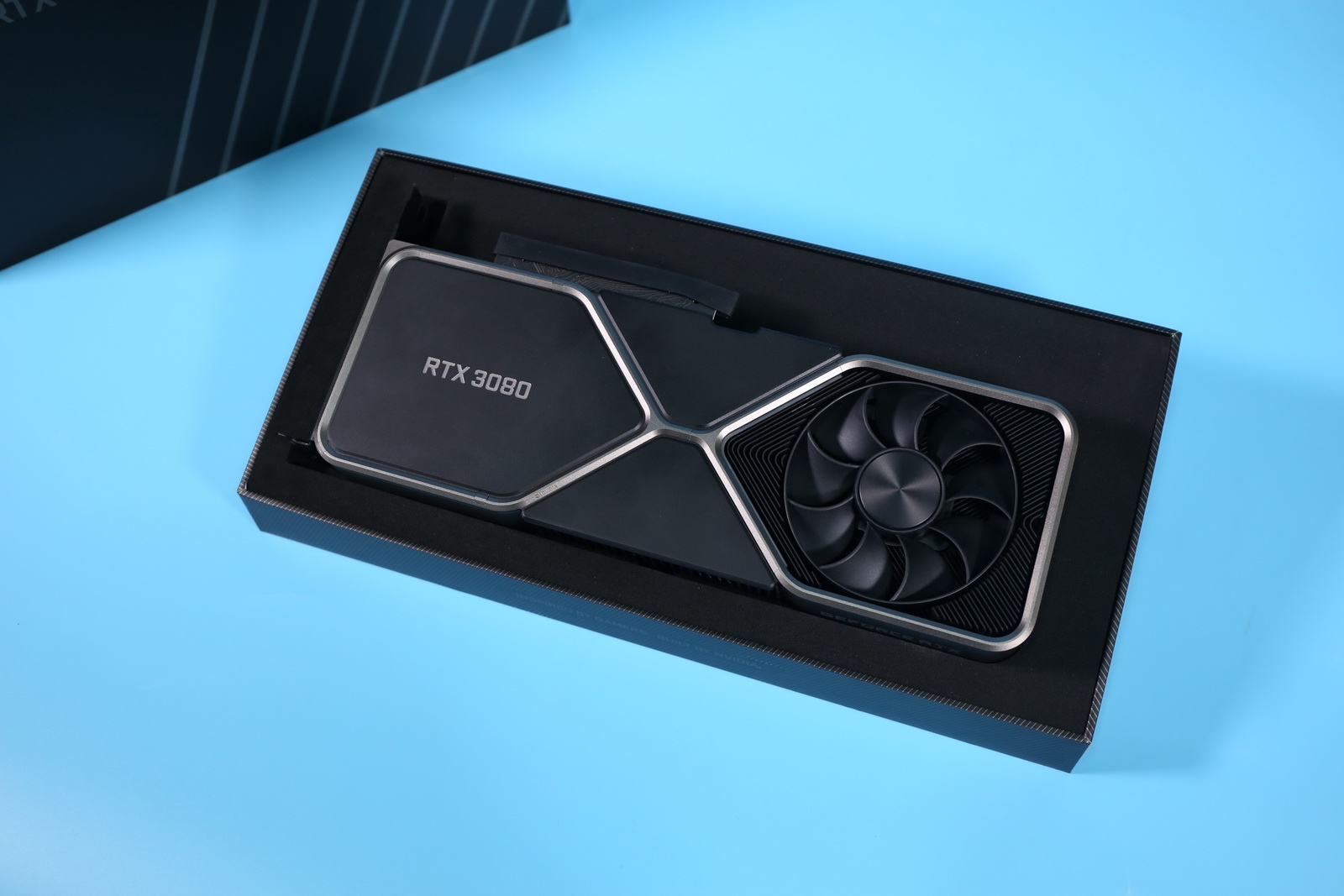 奇货可居!RTX3080上市秒空 美国用户提前两天排队都买不到插图2 RTX3080上市被秒抢完 美国用户提前两天排队都买不到