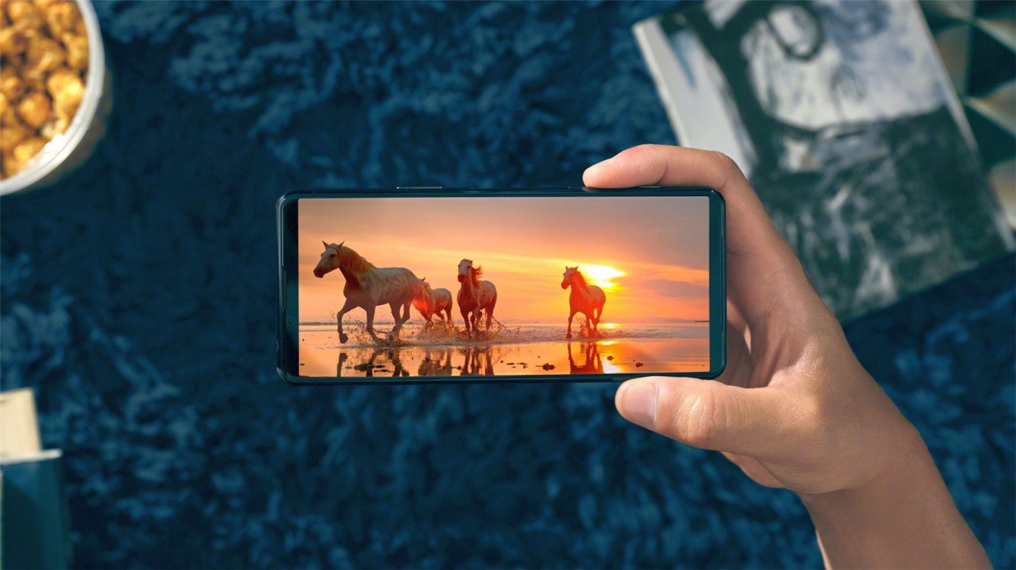索尼新旗舰手机Xperia 5 II公布:6.1寸120Hz带鱼屏+骁龙865 约6430元(考研信仰的时刻到了)插图3 索尼Xperia 5 II旗舰机发布:6.1寸120Hz带鱼屏+骁龙865 约6430元