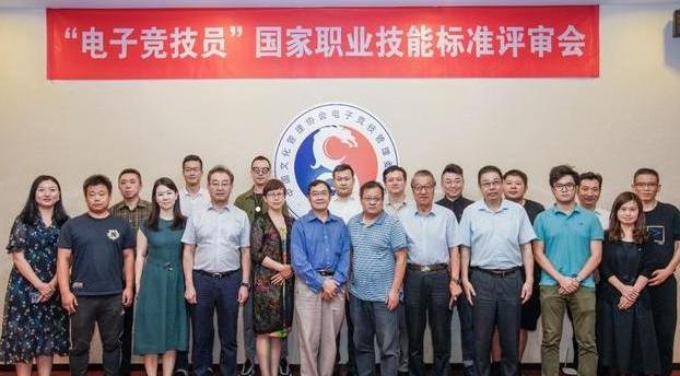 电竞职业证书年底或颁布 Uzi凭亚运会冠军可直接参加副教授考试！