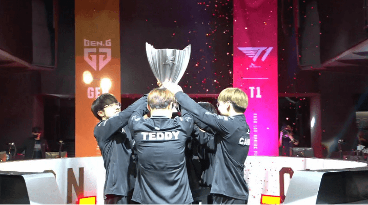 T1惨遭横扫无缘世界赛，Faker赛后表情让人心酸