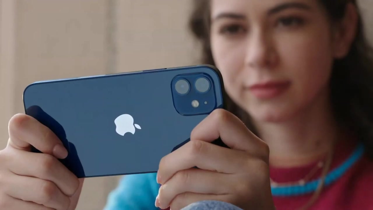 苹果官方公布iPhone12《英雄联盟》手游版演示