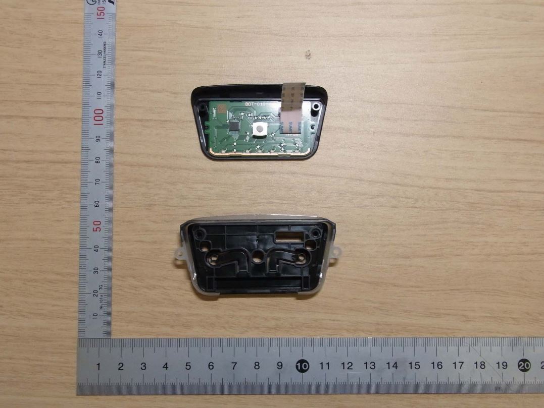 PS5手柄拆解组图,内部零件一览无遗插图9 PS5手柄拆机照曝光 内部芯片及布线情况公开