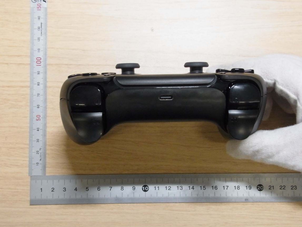 PS5手柄拆解组图,内部零件一览无遗插图13 PS5手柄拆机照曝光 内部芯片及布线情况公开