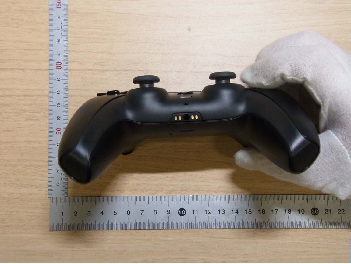 PS5手柄拆解组图,内部零件一览无遗插图12 PS5手柄拆机照曝光 内部芯片及布线情况公开