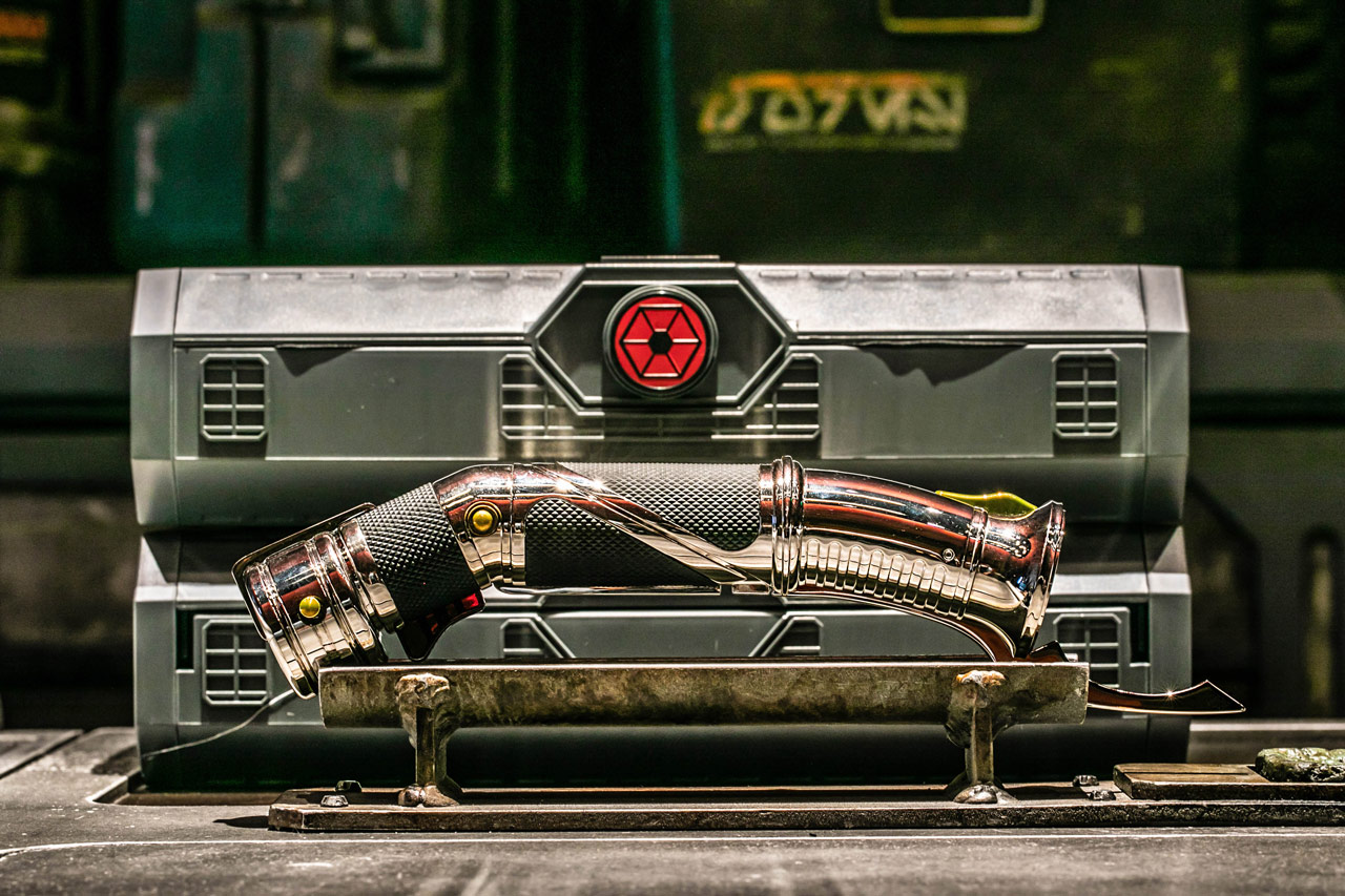 《星球大战绝地:陨落的武士团》卡尔光剑将在迪士尼乐园出售插图2 《星球大战绝地:陨落的武士团》主角卡尔光剑将实物发售 首个游戏光剑周边化