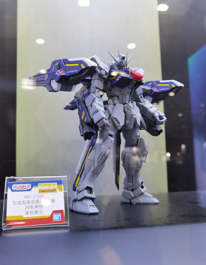 万代新MG空战型强袭高达RM(中国红)+全装备套装 11月1日登陆天猫插图7 万代11月1日上线 MG 1/100 中国红空战型突击高达+全装备套装 售价1150元