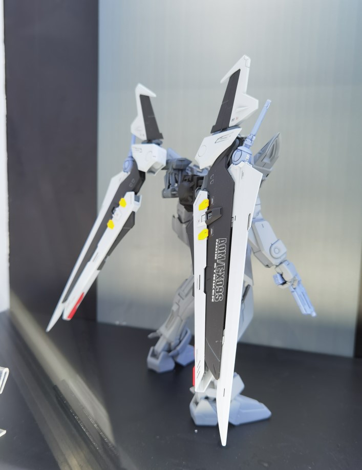 万代新MG空战型强袭高达RM(中国红)+全装备套装 11月1日登陆天猫插图5 万代11月1日上线 MG 1/100 中国红空战型突击高达+全装备套装 售价1150元