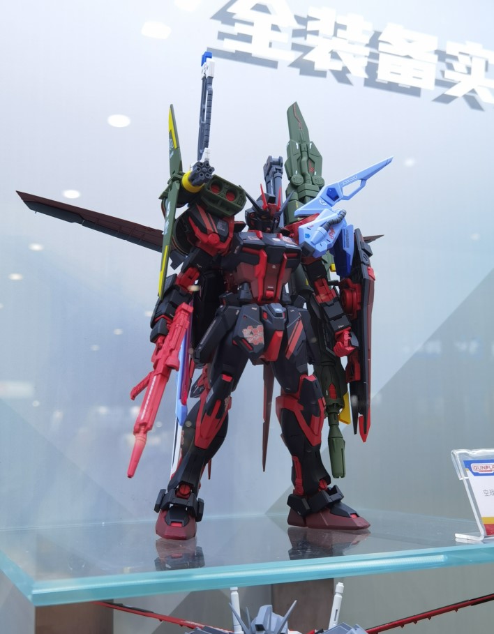 万代新MG空战型强袭高达RM(中国红)+全装备套装 11月1日登陆天猫插图6 万代11月1日上线 MG 1/100 中国红空战型突击高达+全装备套装 售价1150元