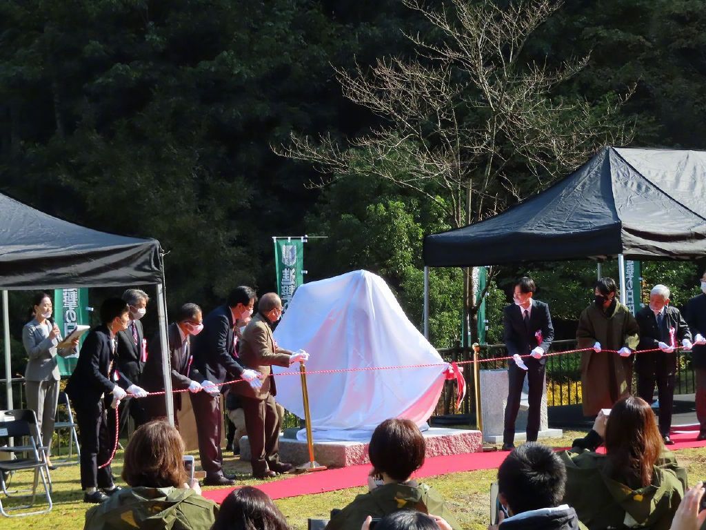 日本进击的巨人铜像揭幕仪式中谏山创透露：「进击的巨人还剩1%~2%完结」 ​​​​