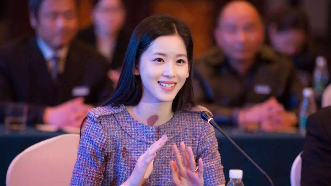 奶茶妹才是聪明人,始终没放弃刘强东,今东哥身价1354亿插图3 章泽天才是聪明人,始终没放弃刘强东,今东哥身价1354亿