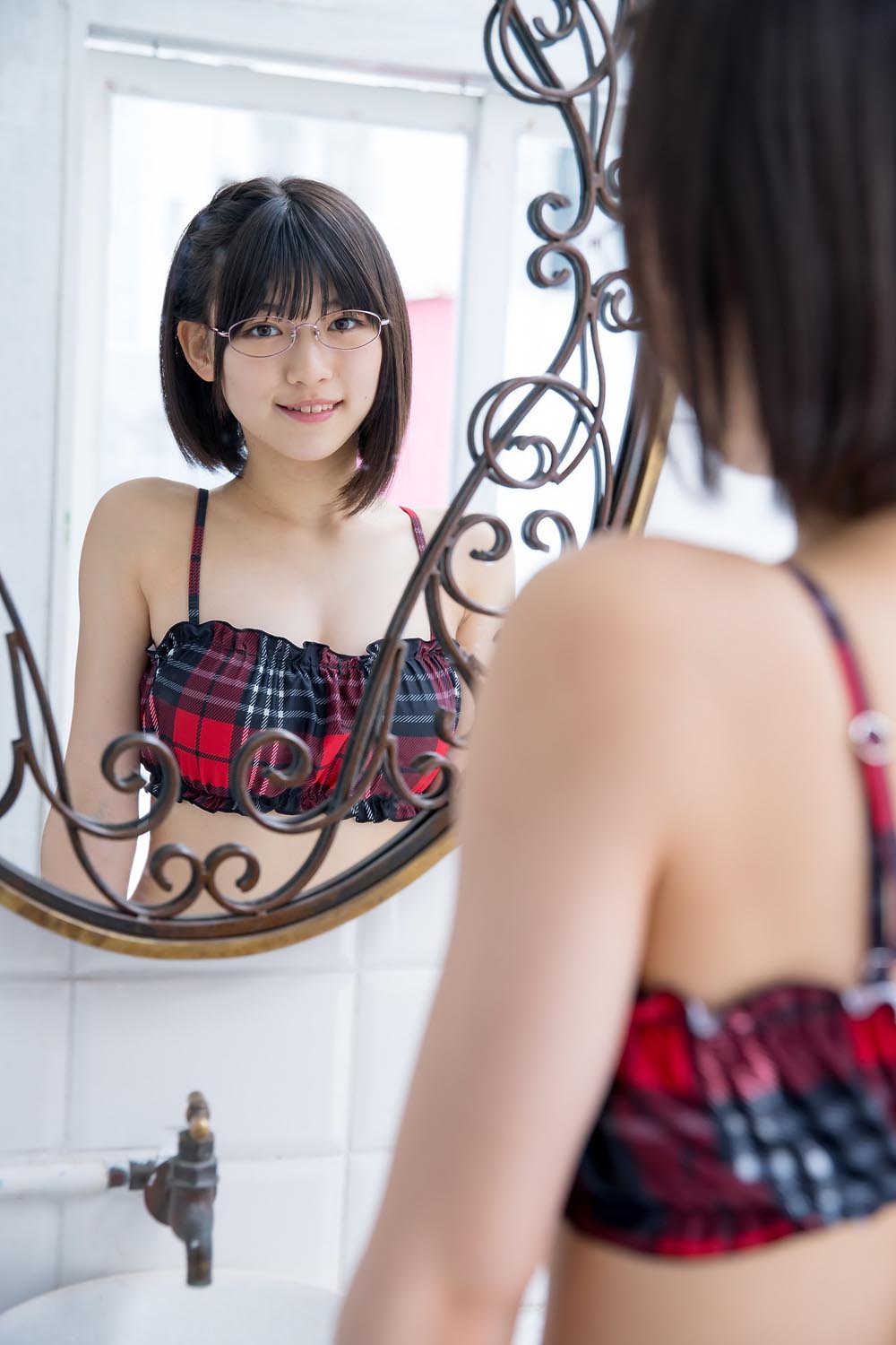 现役JK偶像“沢村りさ” 泳装写真集【眼睛娘】