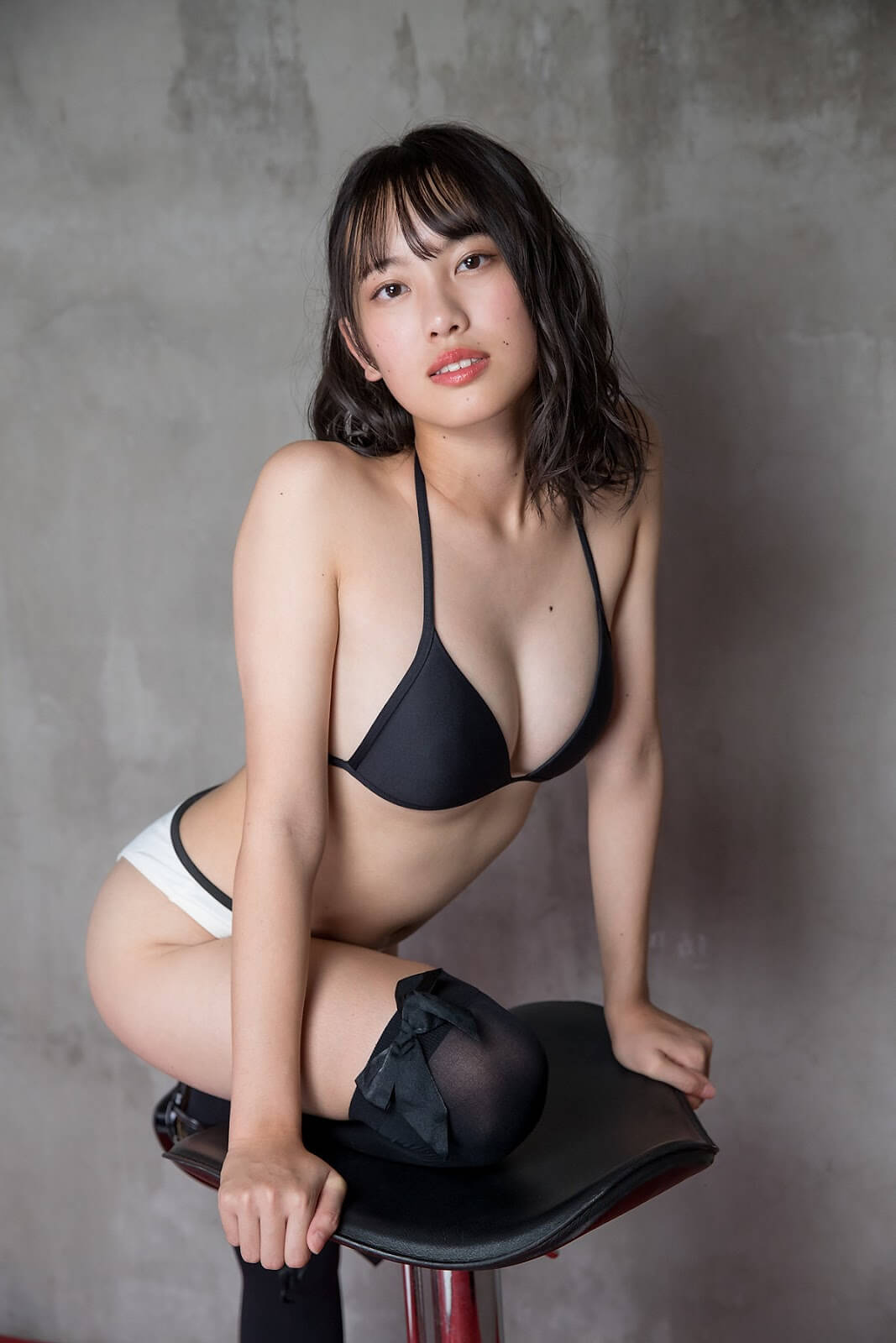 现役JK偶像：柏木さりな【黑白泳装写真】【45P】