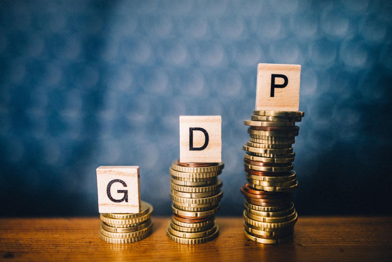 我国GDP突破100万亿元 人均可支配收入3.2万元