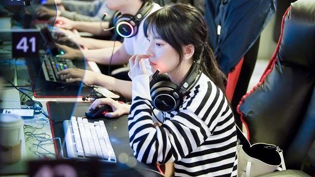 网吧一年倒闭超过1.2万家，年轻人玩手机远超PC