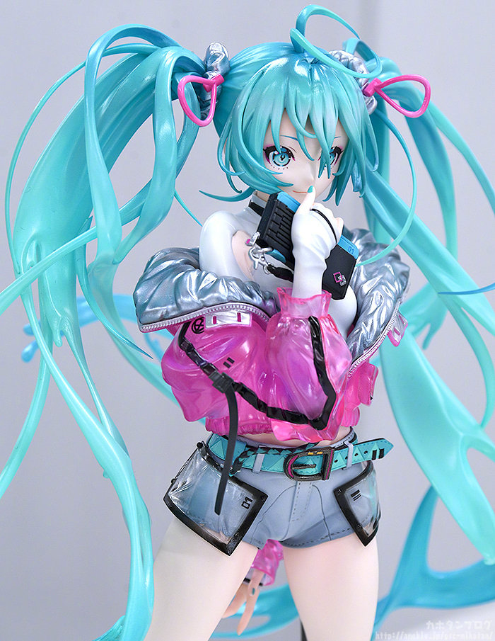 手办模型：初音未来 with SOLWA  1/7手办