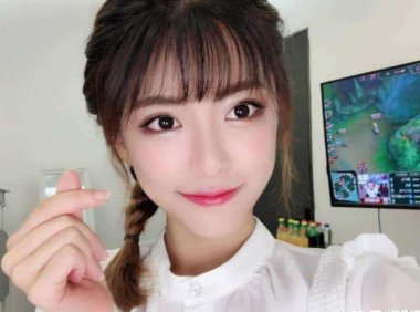 周淑怡看和欣小萌合作的宅舞:白色的你们害怕吗?
