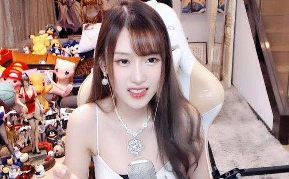 腐团儿户外自拍照，大长腿“拉”得离谱，网友调侃身高2米的女人