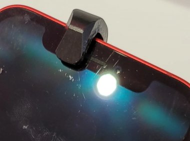 苹果iPhone 12又出新问题,买来3天就有划痕