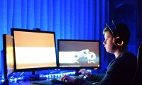 《英雄联盟》职业选手卢崛排位卡BUG，被禁赛+封号3年