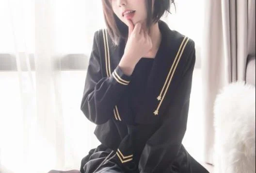 [你的负卿] 福利写真集·NO.004 窗台制服 [18P]