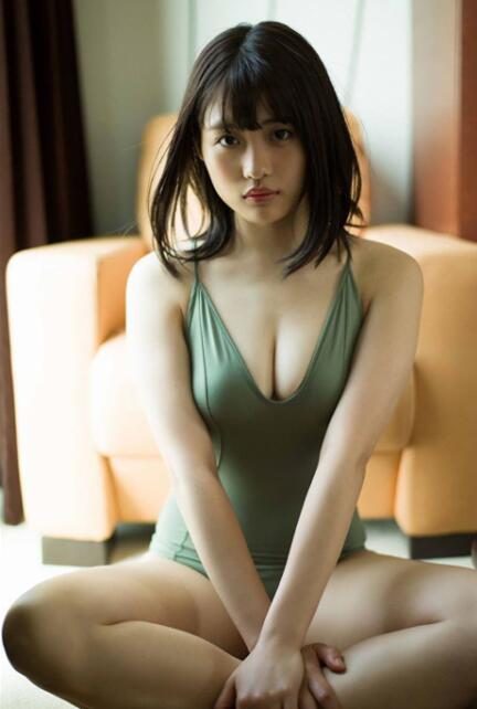 石田桃香 泳装 First写真集【MOMOKA】(41P)